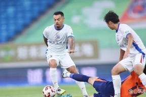 关键时刻CBA常规赛焦点战，上海申花外线爆发，更衣室稳定，团队化学反应显著(体坛快讯开始前中场广告)-爱游戏体育