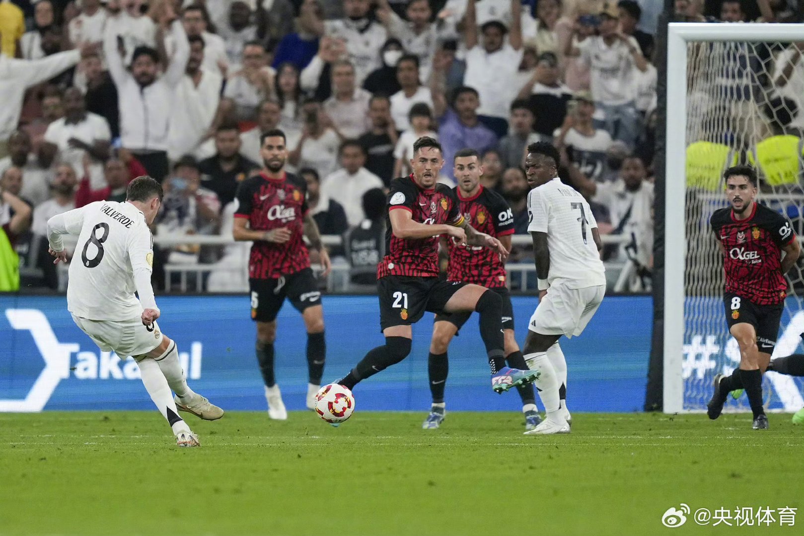 关于西班牙队观众热烈欢呼！，德罗巴迎来十二赛季出色发挥全场沸腾不已的信息